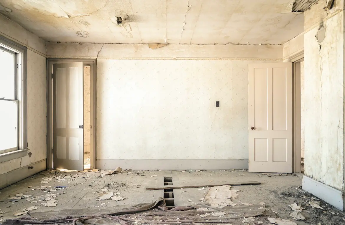 Waste disposal crew managing a cleanout project in Avon Park